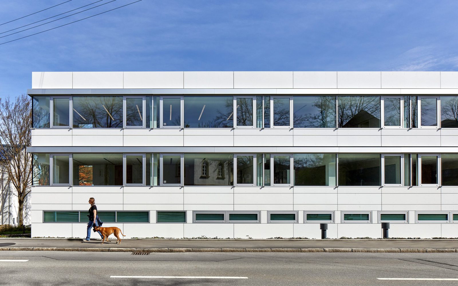 1_Staatsanwalt_09_b_Strassenansicht frontal_mit Hund_ohne Lampe_16-10-0