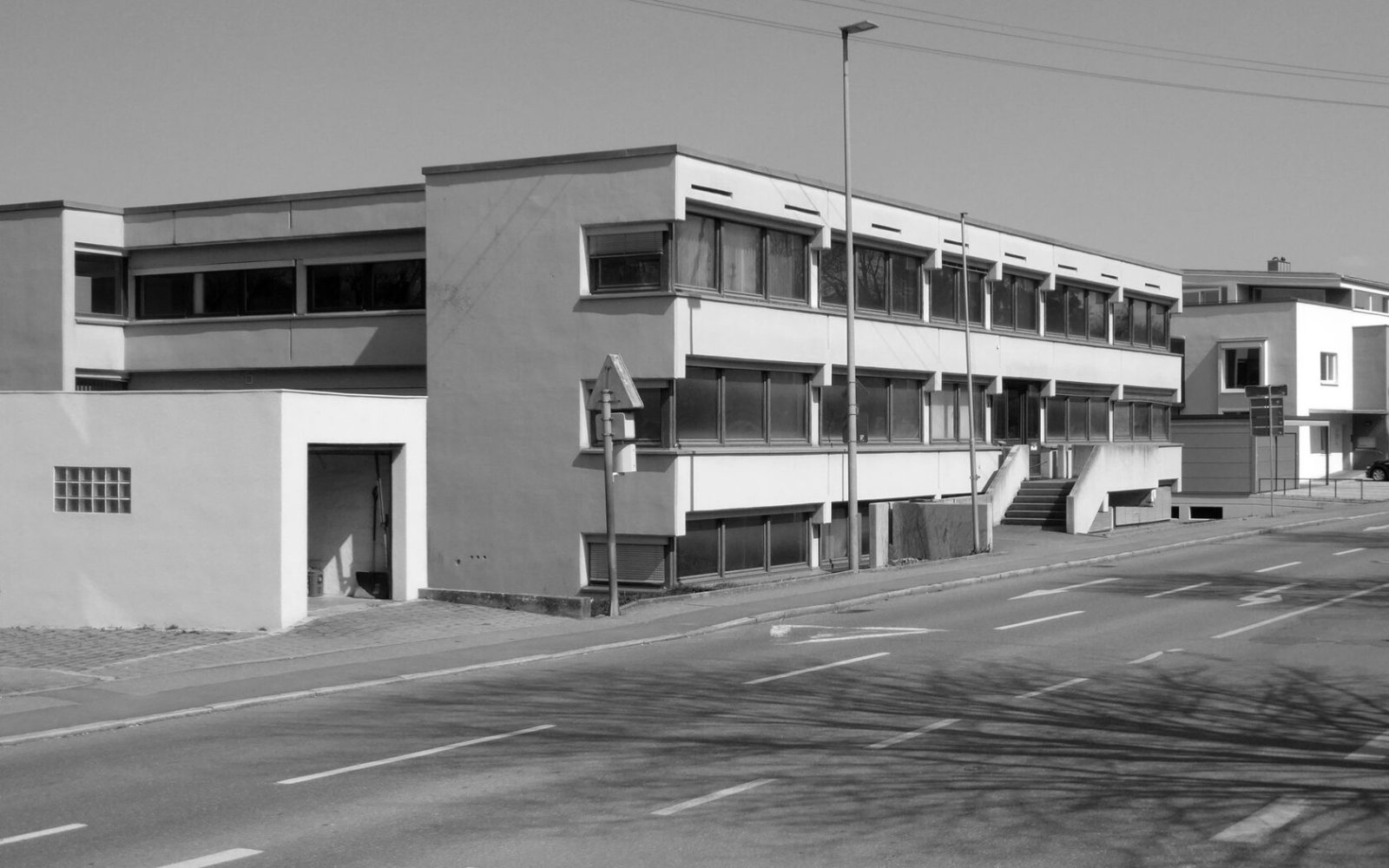 2_1250413_Bestandsbau_Straße-Richtung-Burg_1680x1120px_144ppi_sw_16-10